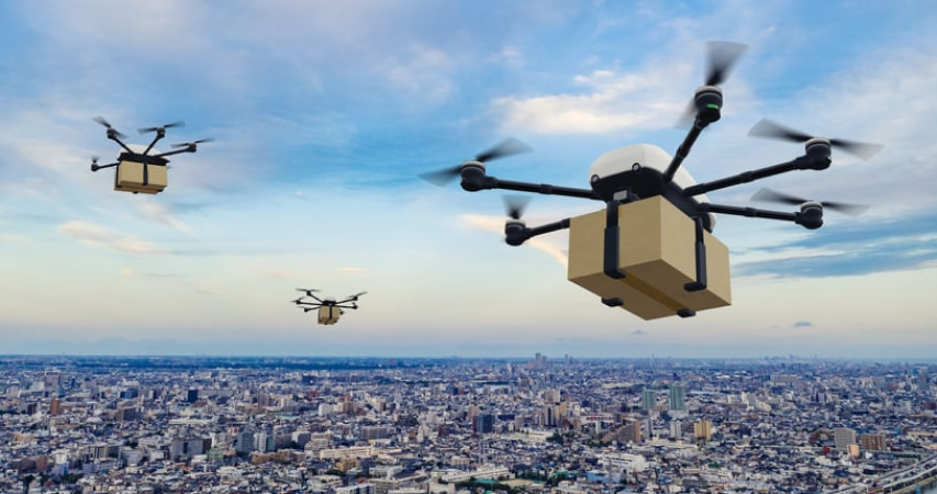drone_delivering_box (1) 1